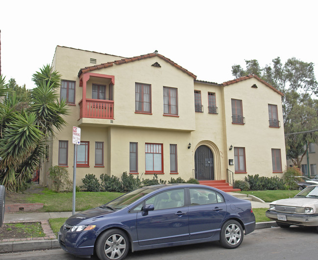 7811-7817 Oakwood Ave in Los Angeles, CA - Building Photo - Building Photo