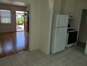 11740 Missouri Ave, Unit 11740 in Los Angeles, CA - Building Photo - Building Photo
