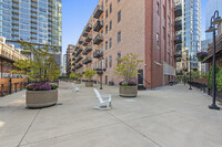 360 W Illinois St, Unit 320 in Chicago, IL - Building Photo - Building Photo