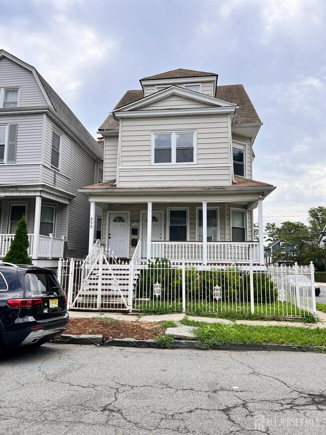 498 Norwood St in East Orange, NJ - Building Photo - Building Photo