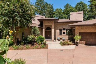 214 Shipmaster Dr in Salem, SC - Building Photo