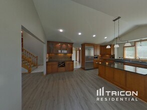9476 Barrington Rd in Woodbury, MN - Building Photo - Building Photo