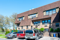 2343 White Oak Ct in East Elmhurst, NY - Foto de edificio - Building Photo