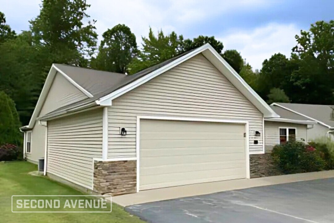 24 Klines Cv in Girard, OH - Building Photo