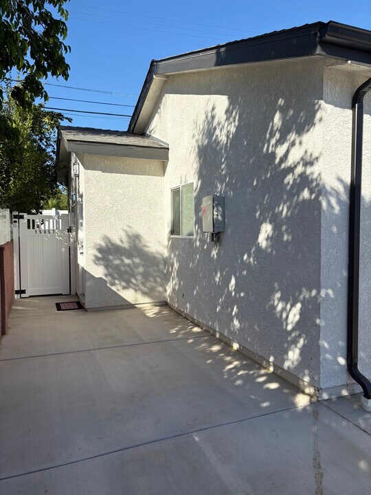 15857 Stare St in North Hills, CA - Building Photo