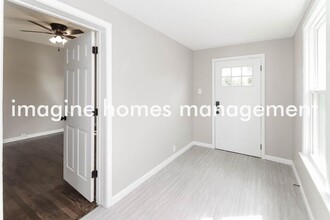 6828 Merwin Ave in Cincinnati, OH - Foto de edificio - Building Photo
