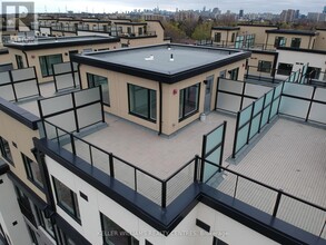 1680 Victoria Park Ave in Toronto, ON - Building Photo - Building Photo