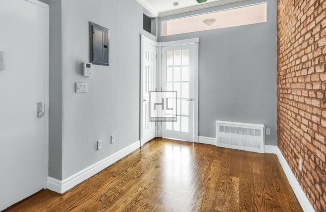 East 5th Street in New York, NY - Building Photo