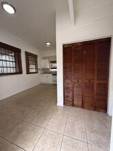 242 NE 127th St in North Miami, FL - Foto de edificio - Building Photo