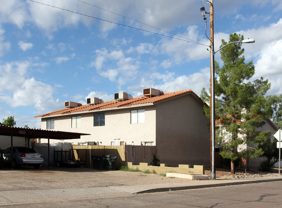 15601 N 30th St in Phoenix, AZ - Foto de edificio