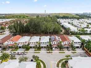 6933 NW 104th Ct in Medley, FL - Building Photo - Building Photo