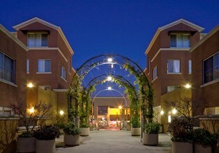 City Center Plaza in Redwood City, CA - Foto de edificio - Building Photo