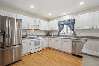 45 Pocono Ln in Danbury, CT - Building Photo - Building Photo