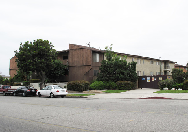 527 Howard Ave in Montebello, CA - Foto de edificio - Building Photo