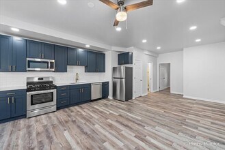 7319 N Rogers Ave in Chicago, IL - Building Photo - Building Photo