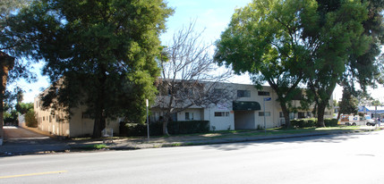 6840 Kester Ave in Van Nuys, CA - Building Photo - Building Photo