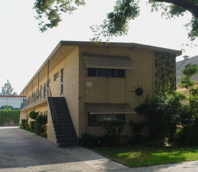 825 N Garfield St in Santa Ana, CA - Foto de edificio - Building Photo