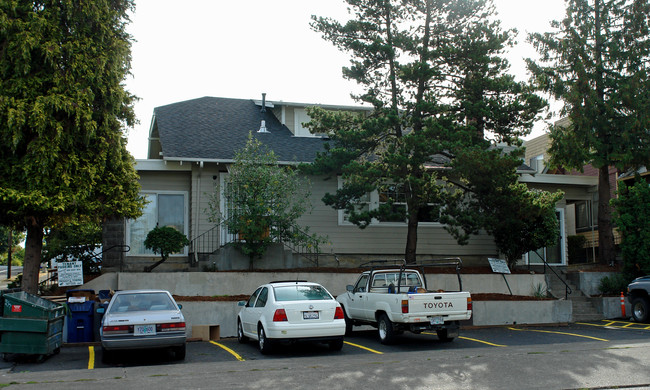 East 18th Apartments in Eugene, OR - Building Photo - Building Photo