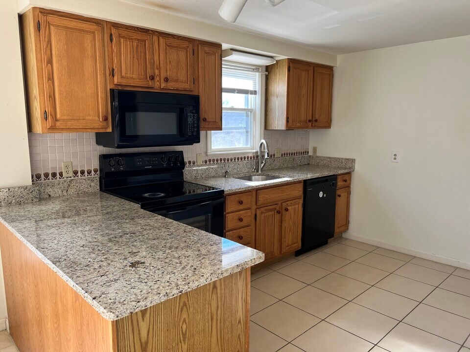 34 Lake Ave, Unit 3-J in Woburn, MA - Building Photo