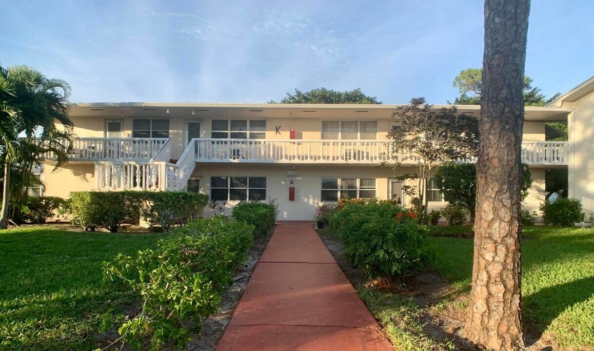 242 Coventry K in West Palm Beach, FL - Building Photo