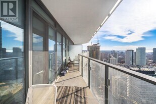 11 Wellesley St W in Toronto, ON - Building Photo