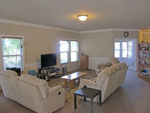 7411 Dartmoor Ct in Kalamazoo, MI - Building Photo - Building Photo