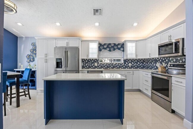 13525 Brixham St in Wellington, FL - Building Photo - Building Photo