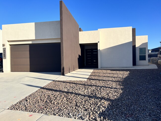 7789 Enchanted Trl Dr in El Paso, TX - Foto de edificio - Building Photo