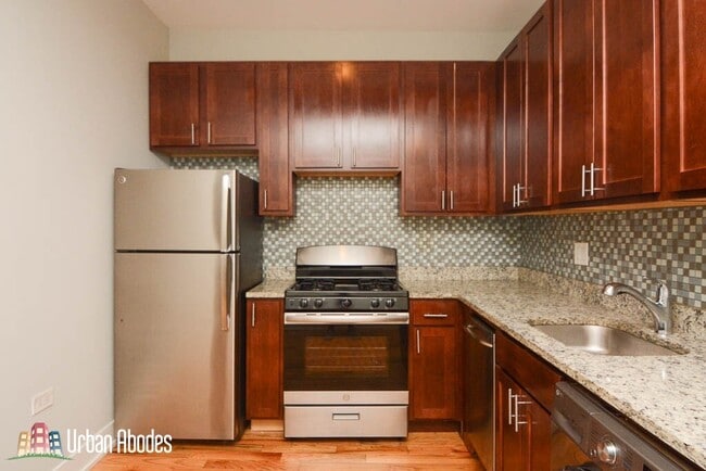 629 W Oakdale Ave, Unit M171 in Chicago, IL - Building Photo - Building Photo