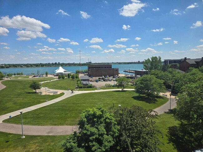 227 Iron St, Unit SI ID1438328P in Detroit, MI - Foto de edificio - Building Photo