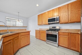 303 Sype Dr in Carol Stream, IL - Building Photo - Building Photo