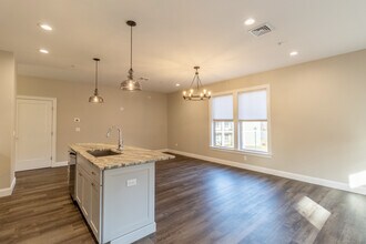 500 Edgewater Cir in East Hampton, CT - Building Photo - Building Photo