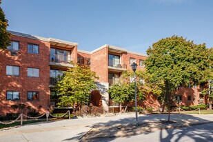 Stonegate Terrace in Elmhurst, IL - Building Photo