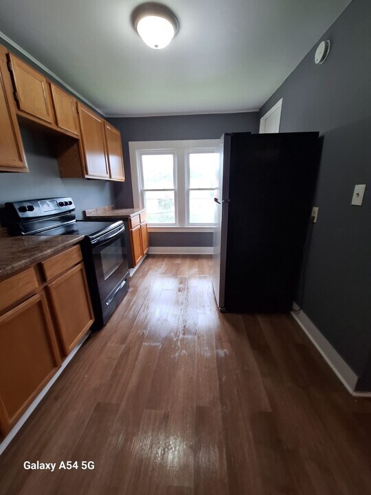 7003 S Salina St in Nedrow, NY - Building Photo