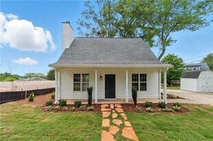 180 Summit Ave SE in Marietta, GA - Building Photo