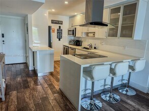 7830 Dickens Ave in Miami Beach, FL - Building Photo - Building Photo