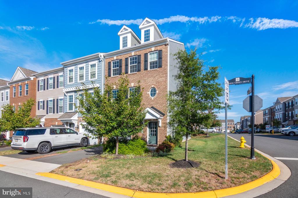 8772 Elsing Green Dr in Manassas, VA - Building Photo