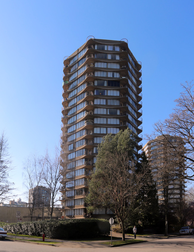 Pendrell Place in Vancouver, BC - Building Photo - Building Photo