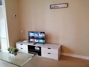 16 York St in Toronto, ON - Building Photo - Building Photo