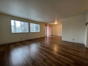 620-622 Scenic Dr in Ashland, OR - Foto de edificio - Building Photo