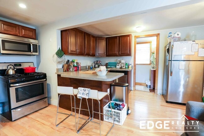 13 Cottage Ln in Watertown, MA - Foto de edificio - Building Photo