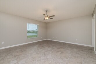 1713 Broad Winged Hawk Dr in Ruskin, FL - Foto de edificio - Building Photo