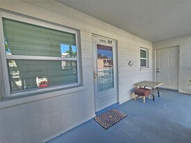 5896 Palm Ln in Bradenton, FL - Building Photo