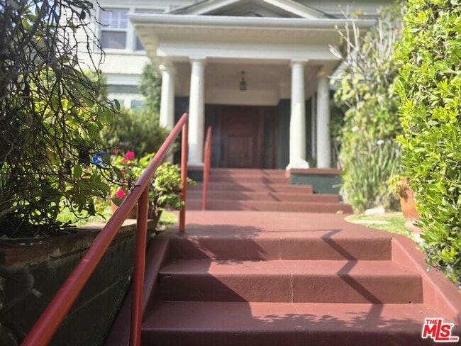 property at 317 S Norton Ave