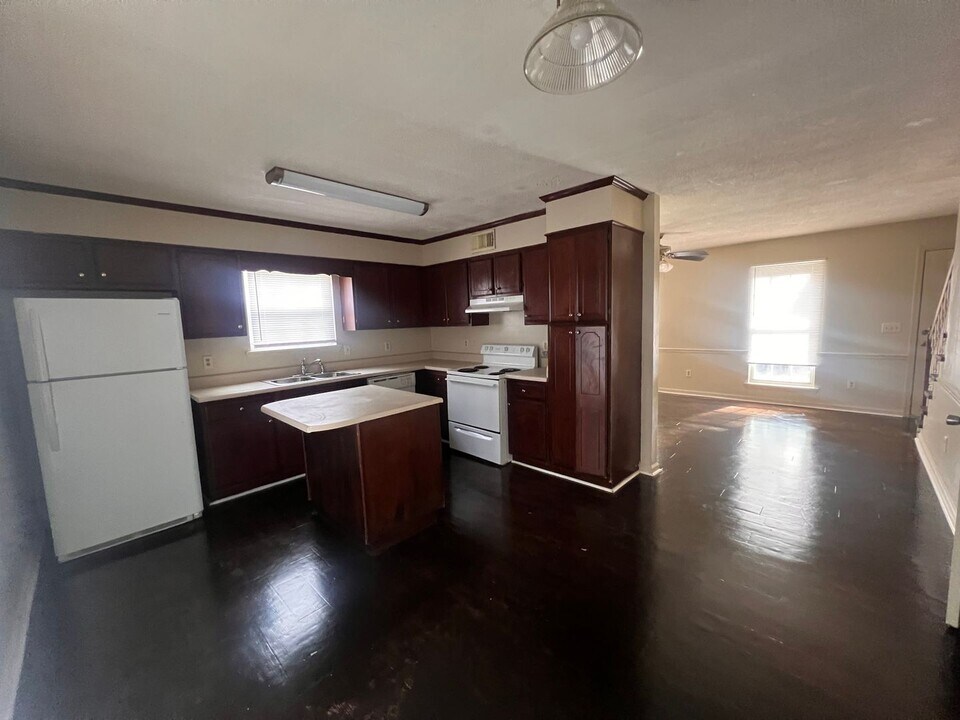 3697 GA-24-Unit -121B in Statesboro, GA - Building Photo