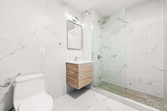 23-33-33 Astoria Blvd in Queens, NY - Building Photo - Building Photo