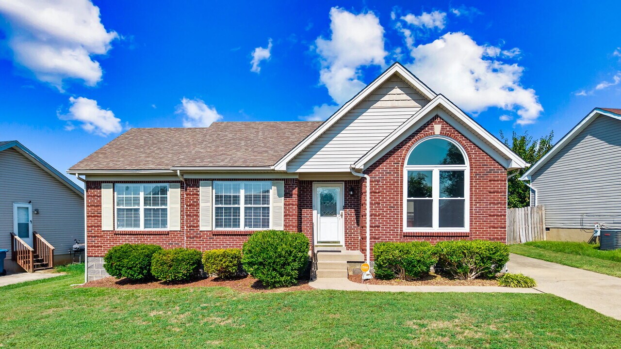 6907 Colrain Cir in Louisville, KY - Building Photo