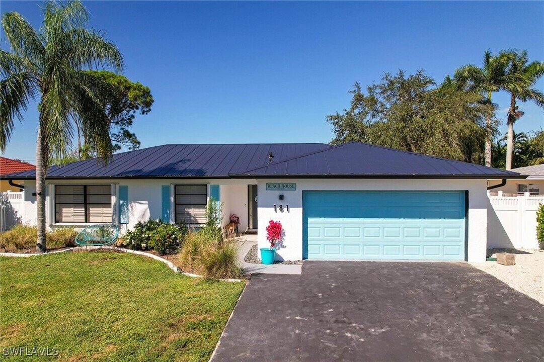 181 Mentor Dr in Naples, FL - Building Photo