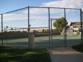 1835 E Ave J2 in Lancaster, CA - Foto de edificio - Building Photo