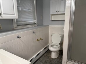 29 Jacksonia Dr in North Providence, RI - Foto de edificio - Building Photo